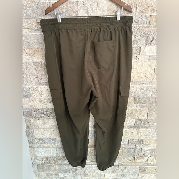 Olive Green women’s Cargo Pants, Old Navy, size extra large - Picture 2 of 6